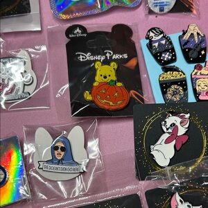 Bundle of 30 pins - Winnie the Pooh and more
